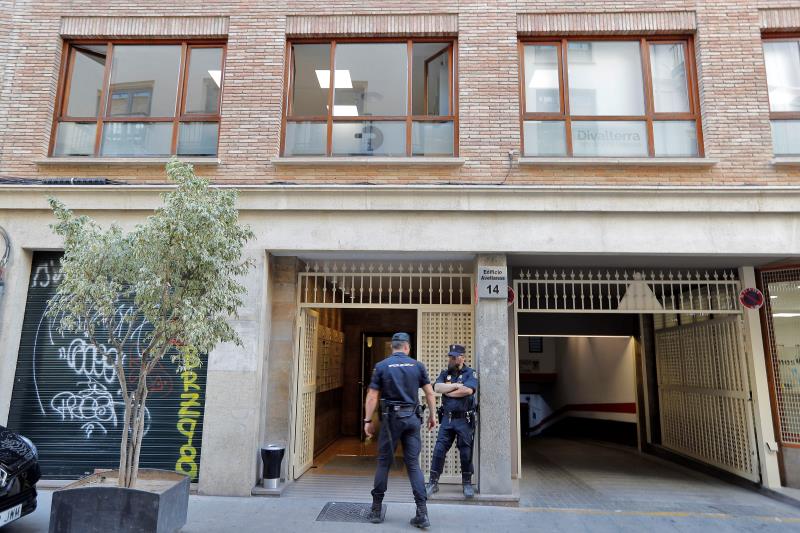 La Policia s'ha personat en diferents ocasions en les oficines de Divalterra buscant informació sobre les contractacions d'alts càrrecs de l'empresa pública. / EFE