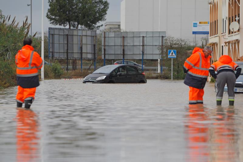 Torrvella (Baix Segura) va ser la localitat més afectada pel temporal ja que es van tallar els accessos a la ciutat i es va haver de desallotjar un càmping. / EFE-ARXIU