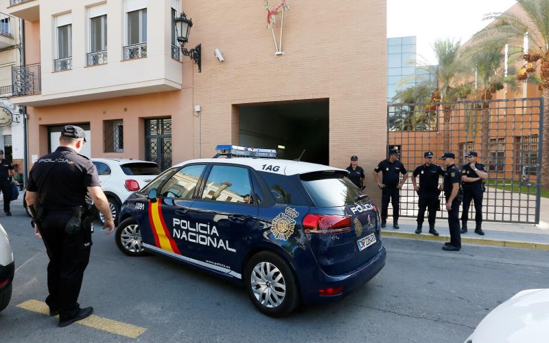 Un dispositiu policial amb motiu d'un succés de violència masclista. / EFE