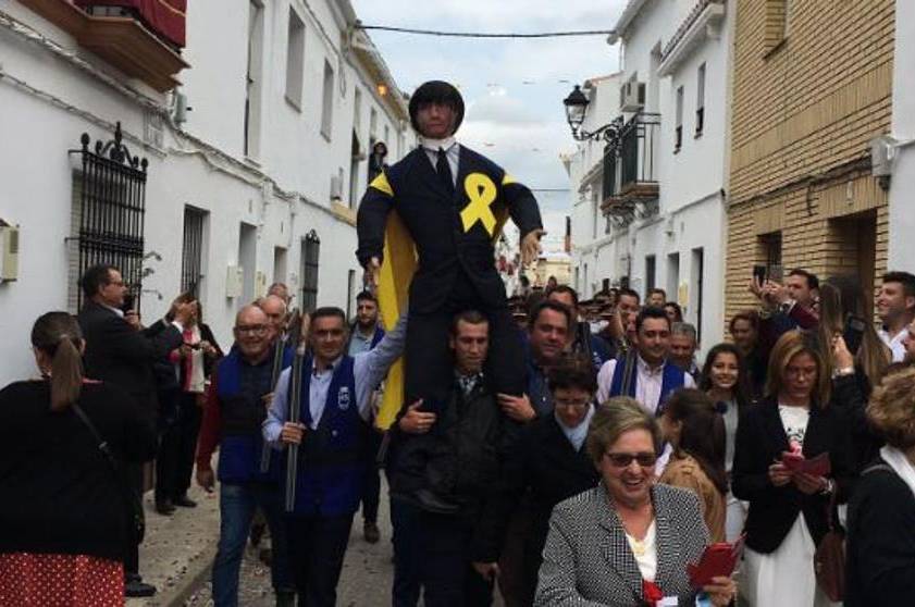 Budó ha afegit que ha trobat a faltar una denúncia contundent de PSOE i PSC. / @paretsxrepublik