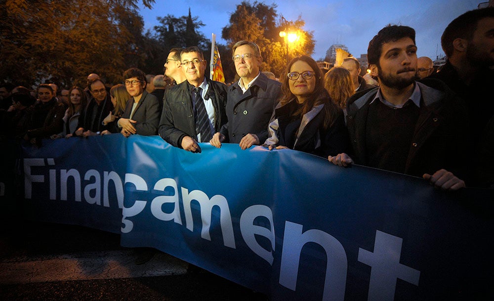 Representants de tots els partits polítics, a excepció del PPCV, van participar en la manifestació per un finançament just del 18 de novembre del 2017. / DANIEL GARCÍA-SALA