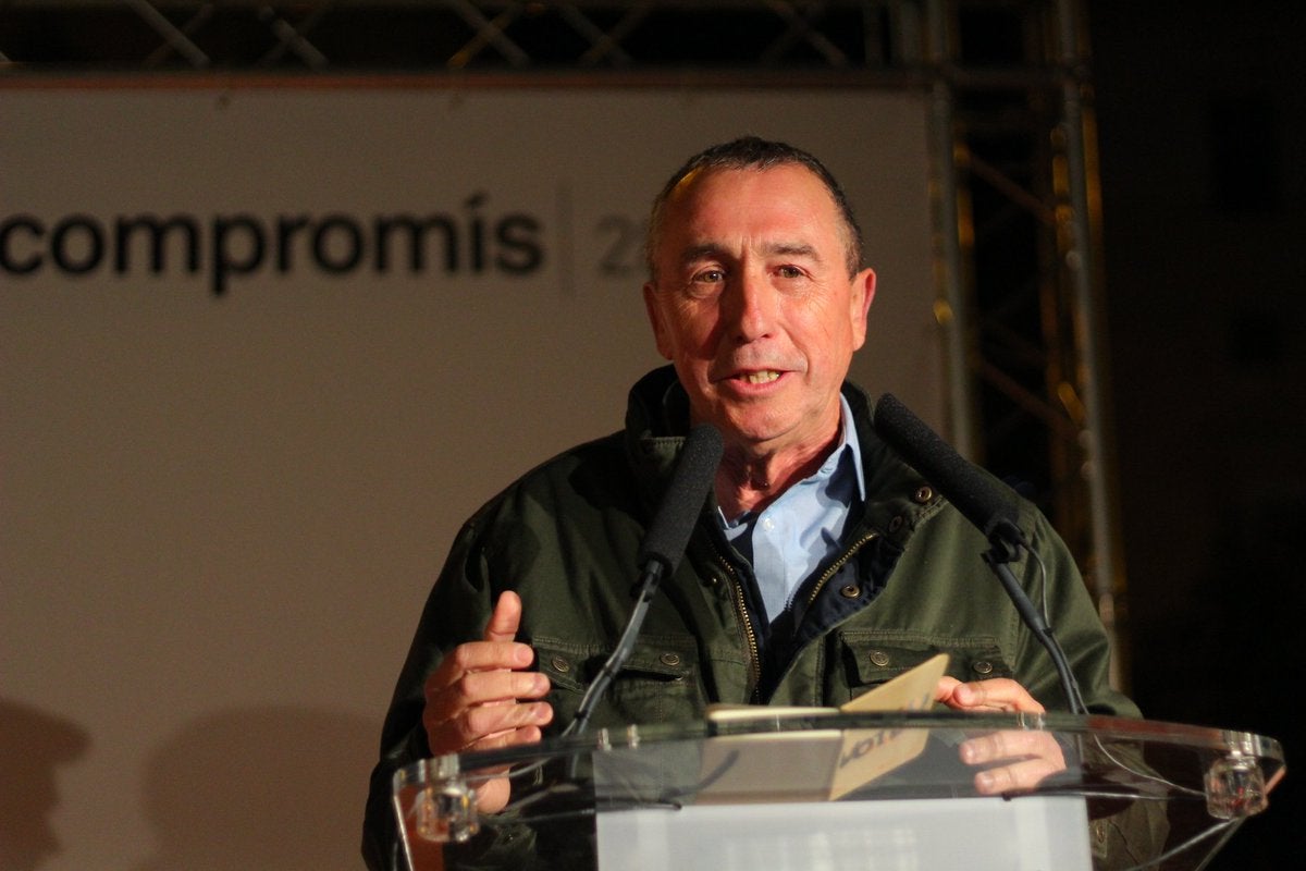 Compromís tanca la campanya electoral a la plaça de la Mare de Déu de València amb un sopar popular. / COMPROMÍS