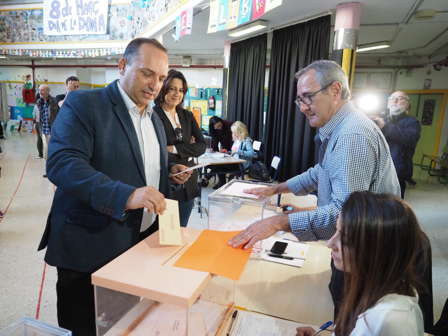 Martínez Dalmau ha votat acompanyat per Pérez Garijo a València. / DLV