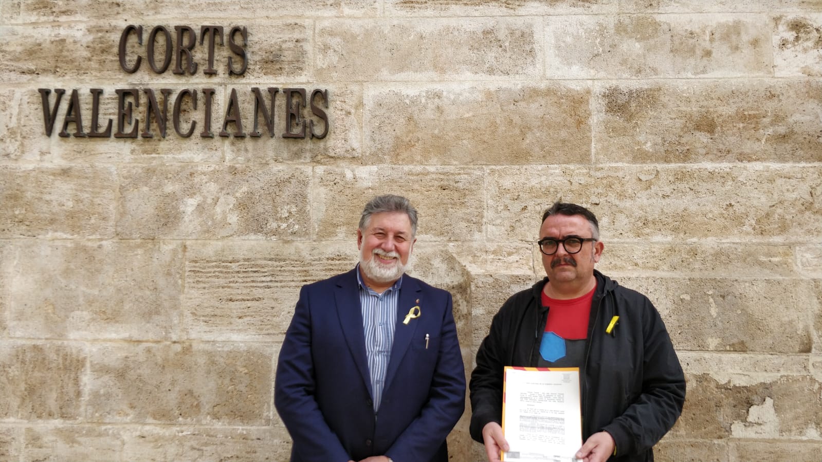 El secretari d'organització d'ERPV, Francesc Sanxis, acompanyat de l'advocat i candidat a les eleccions al Congrés, Jaume Ferrà, han presentat la queixa aquest divendres. / ERPV