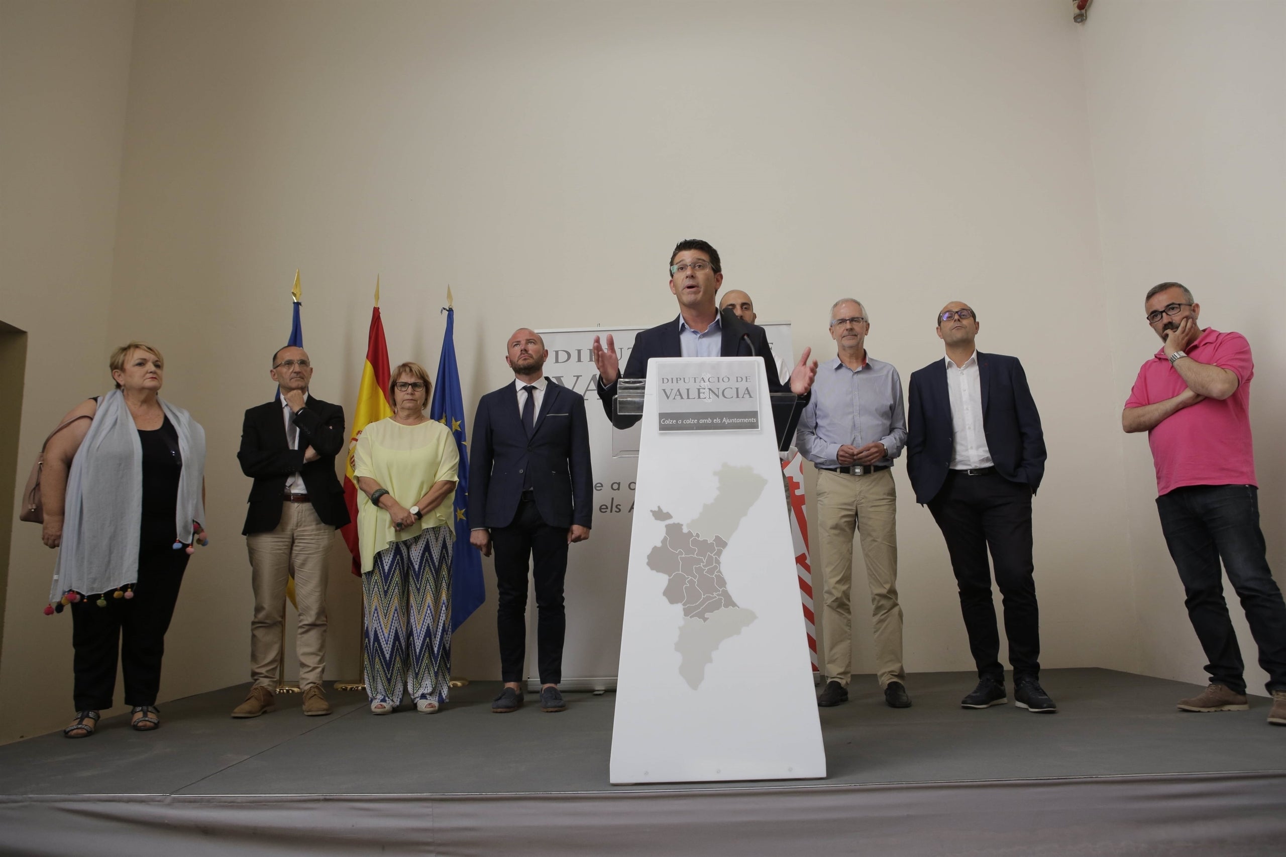 L'expresident de la Diputació de València, Jorge Rodríguez, junt amb els diputats socialistes el dia de la seua dimissió. / DIPUTACIÓ DE VALÈNCIA