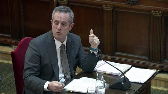 L'exconseller català d'Interior Joaquim Forn, responent les preguntes del fiscal en el judici de l'1-O al febrer. / SENYAL TRIBUNAL SUPREM