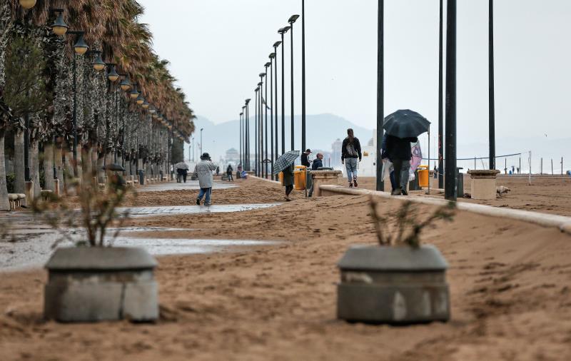 Aspecte del passeig marítim de València aquest dilluns de Pasqua. / EFE