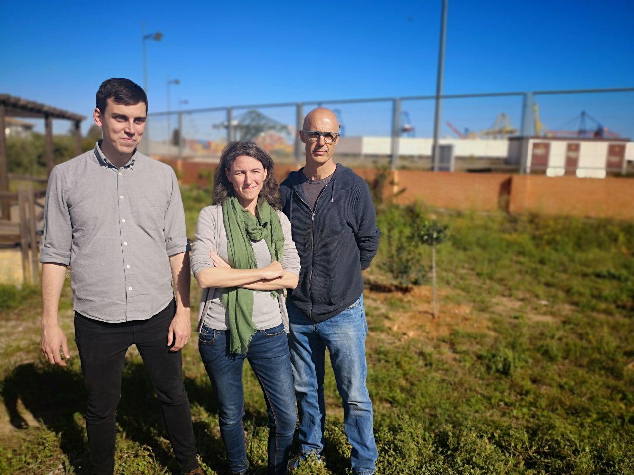 Ferran Martínez, María Oliver i Julià Álvaro a la plantada simbòlica de la Zal 