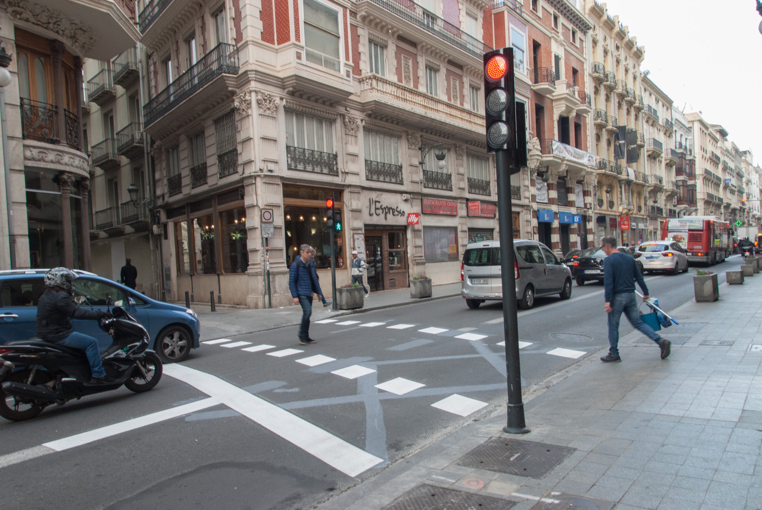 Durant l'última legislatura s'han establit 207 passos de vianants en calçada i 560 en carrils bici. / REGIDORIA DE MOBILITAT SOSTENIBLE