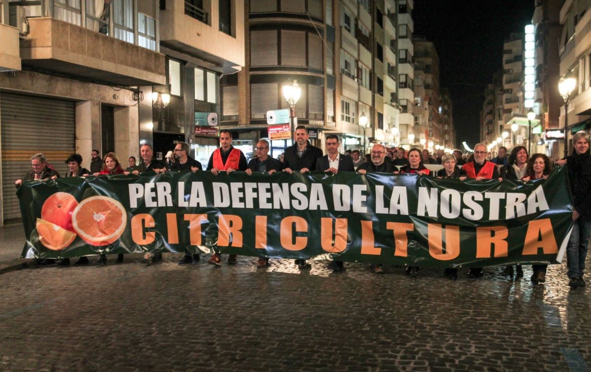 Imatge d'arxiu d'una protesta citrícola aquest hivern a Sueca. / UNIÓ DE LLAURADORS