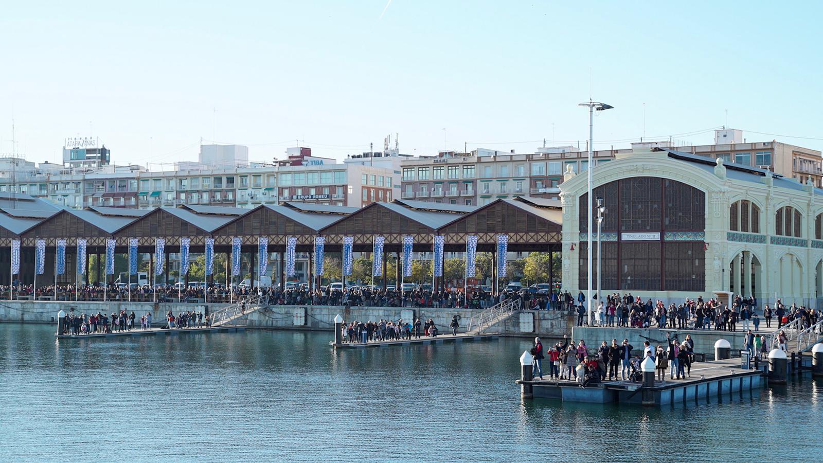 Cada equip participarà disfressat al comandament de la seua embarcació casolana i tematitzada./ LA MARINA DE VALÈNCIA