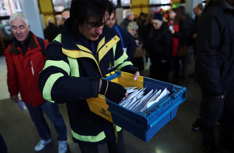 Aquest dijous es va tancar el termini per a sol·licitar el vot per correu per a les eleccions generals i autonòmiques que se celebraran el 28 d'abril. / EUROPA PRESS