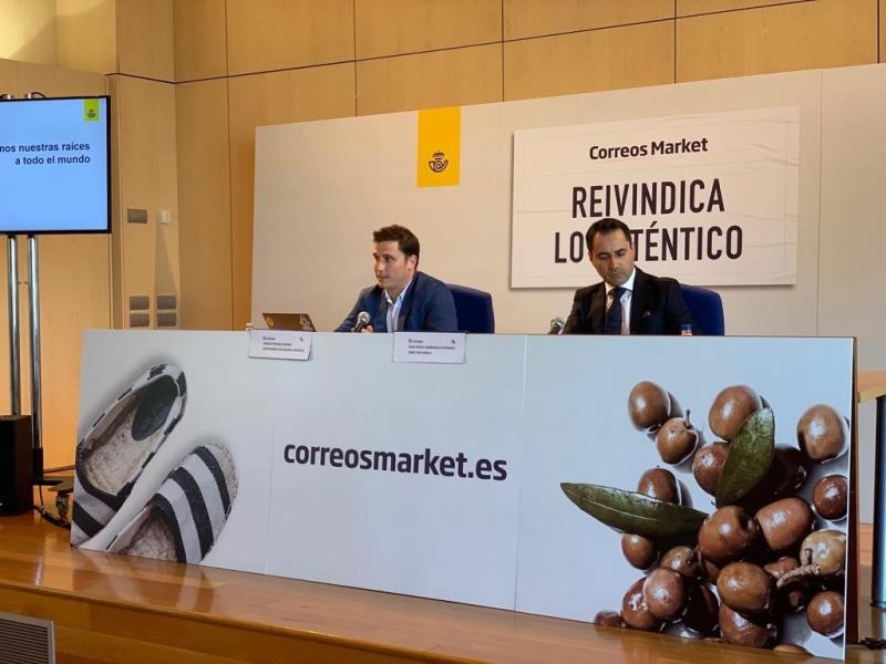 Al Correos Market es poden comprar productes d'alimentació, begudes, tèxtil, artesania i cosmètica. / EFE 