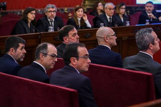 El tribunal ajorna la sessió del judici de dilluns i cita els testimonis que havien de declarar eixe dia per a dimecres vinent, 22 de maig. / POOL EFE