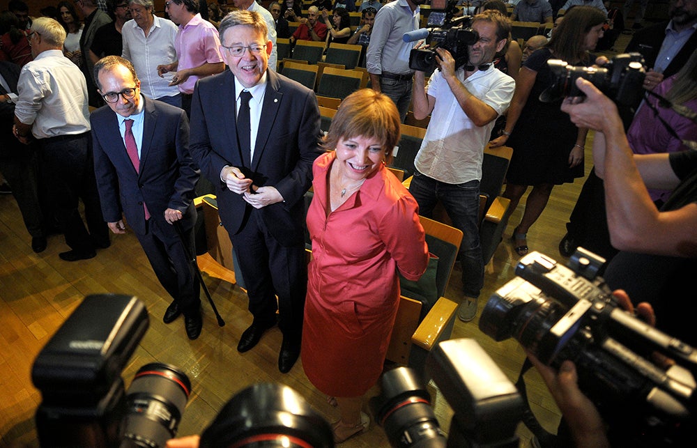 El president de la Generalitat , Ximo Puig, junt al president de la CVMC, Enrique Soriano, i la directora general d'À Punt, Empar Marco, en una imatge d'arxiu. / DANIEL GARCÍA-SALA