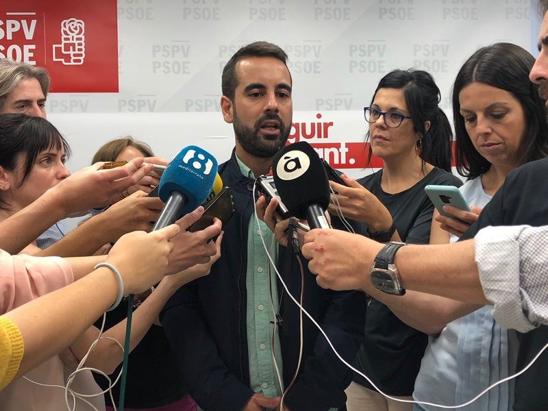 El secretari d'Organització del PSPV ha recordat que els socialistes són el partit que més majories absolutes han aconseguit. / DIARI LA VEU