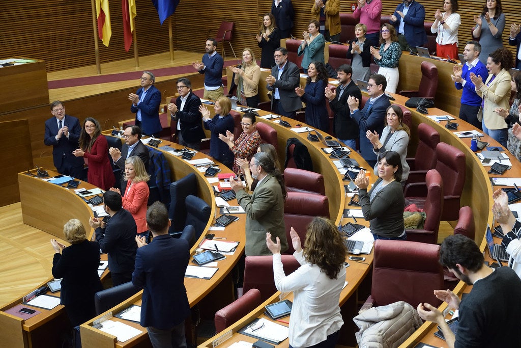 El cap del Consell ha comparegut en 56 ocasions davant del Ple de les Corts per a donar resposta a 223 preguntes. / INMA CABALLER-LES CORTS