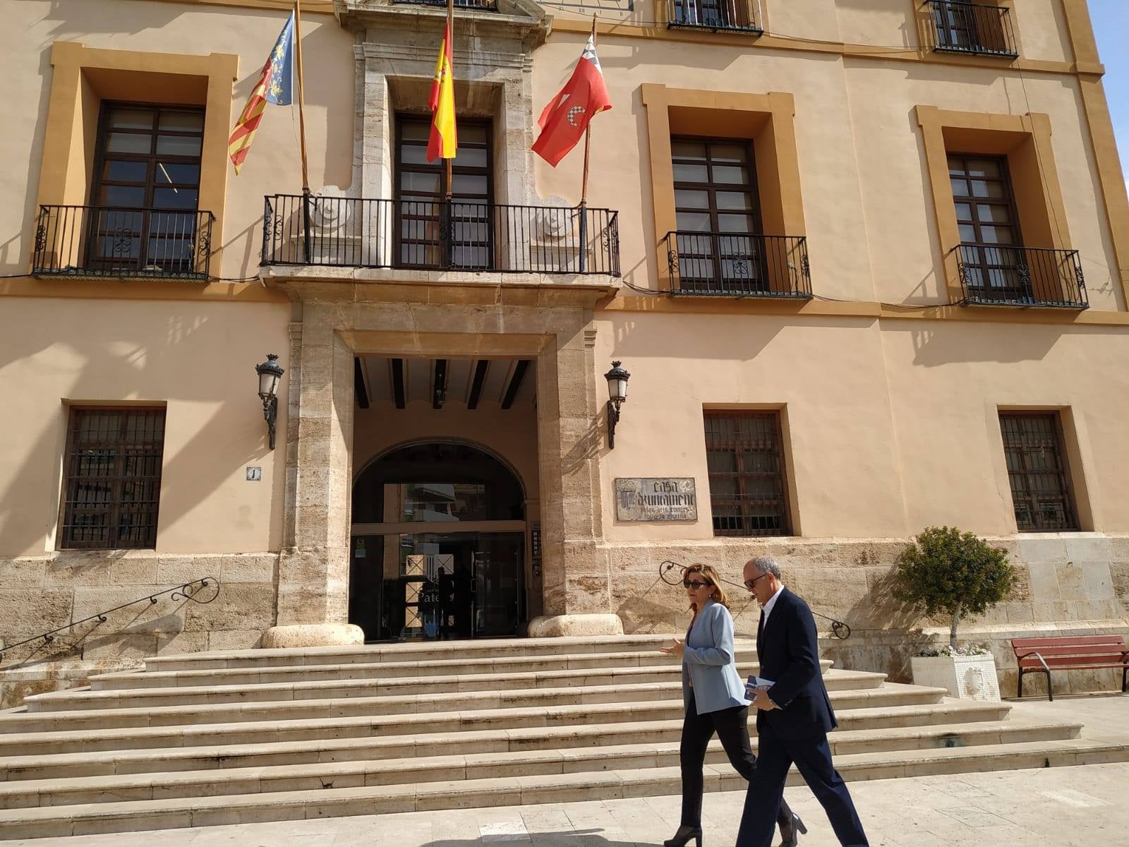 La Junta Electoral ha remés ofici a la Secretaria de l'Ajuntament de Paterna perquè requerisca als quatre partits denunciats que retiren tota la propaganda electoral que han col·locat en espais i ubicacions no habilitats per a aquesta finalitat. / FB PP DE PATERNA