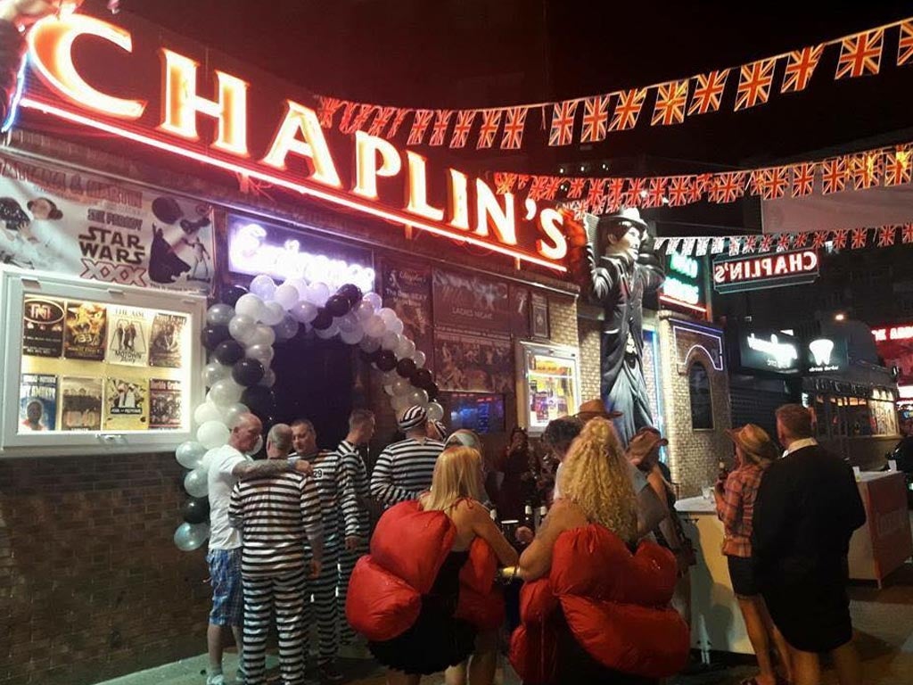 Ahir diumenge es va conéixer que la Fiscalia d'Alacant investiga un local per un possible delicte d'odi, ja que ofereix 'llogar' persones amb nanisme. / GAY WEEKENDS