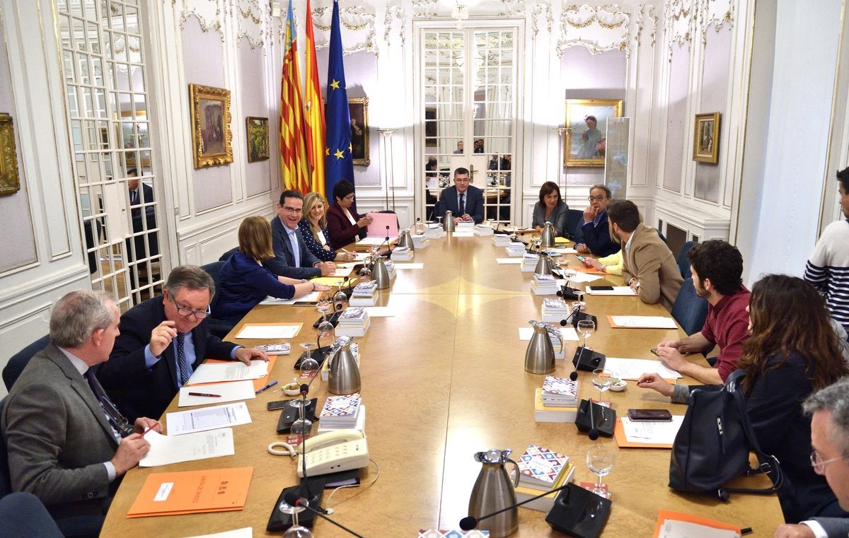 La Junta de Síndics ha escoltat aquest dijous, 2 de maig, l'informe dels serveis jurídics de la cambra sobre el repartiment de senadors territorials. / CORTS VALENCIANES