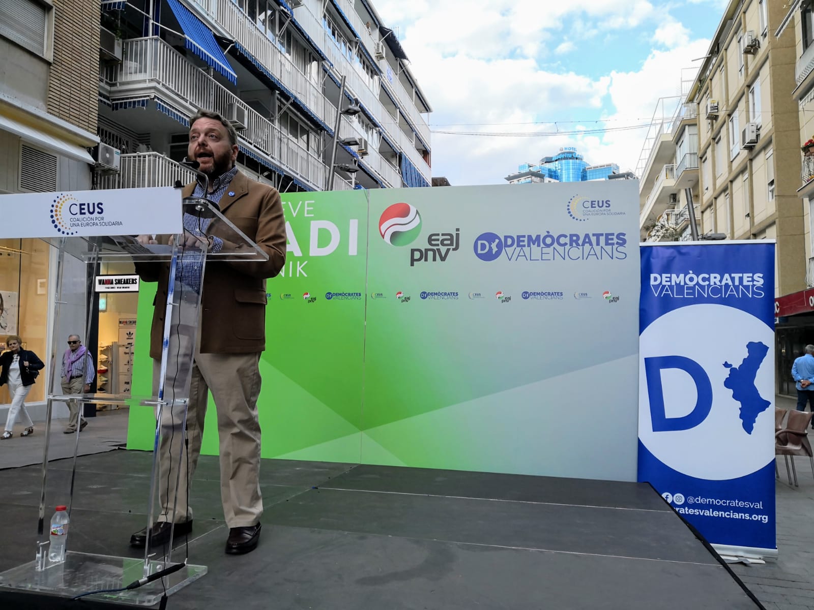 Lluís Bertomeu ha defensat que la seua candidatura representa l'aposta per l'autogovern dels territoris i els drets de les persones. / DEMÒCRATES VALENCIANS