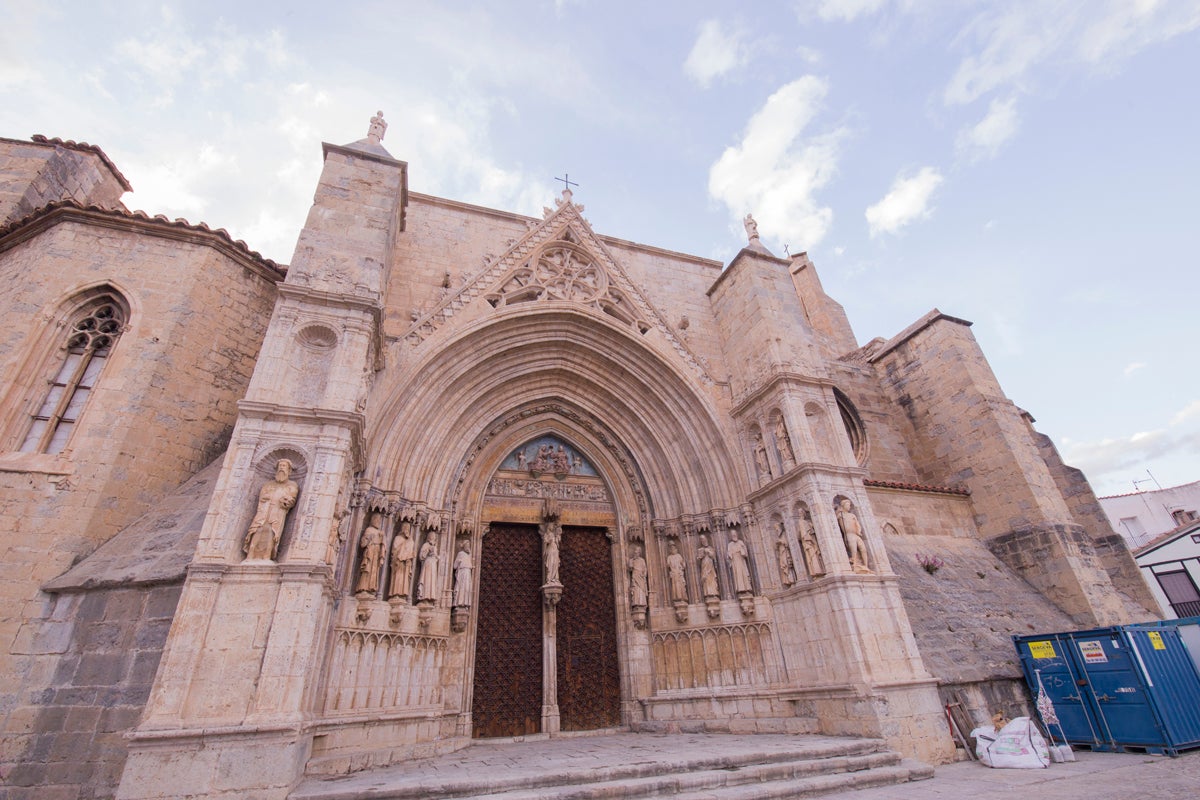 L'estudi de l'IVCR+I serveix per a aportar informació sobre els materials emprats en la construcció de la façana de la basílica. / AJUNTAMENT DE MORELLA 