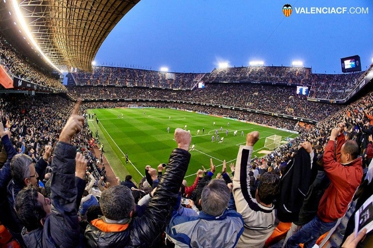 La policia reforçarà la vigilància a l'aeroport i a l'estació de tren. / València CF