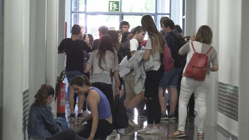 Milers d'aspirants a entrar a la universitat han fet palés en Internet el seu malestar pels exercicis de la prova de Matemàtiques. / EFE