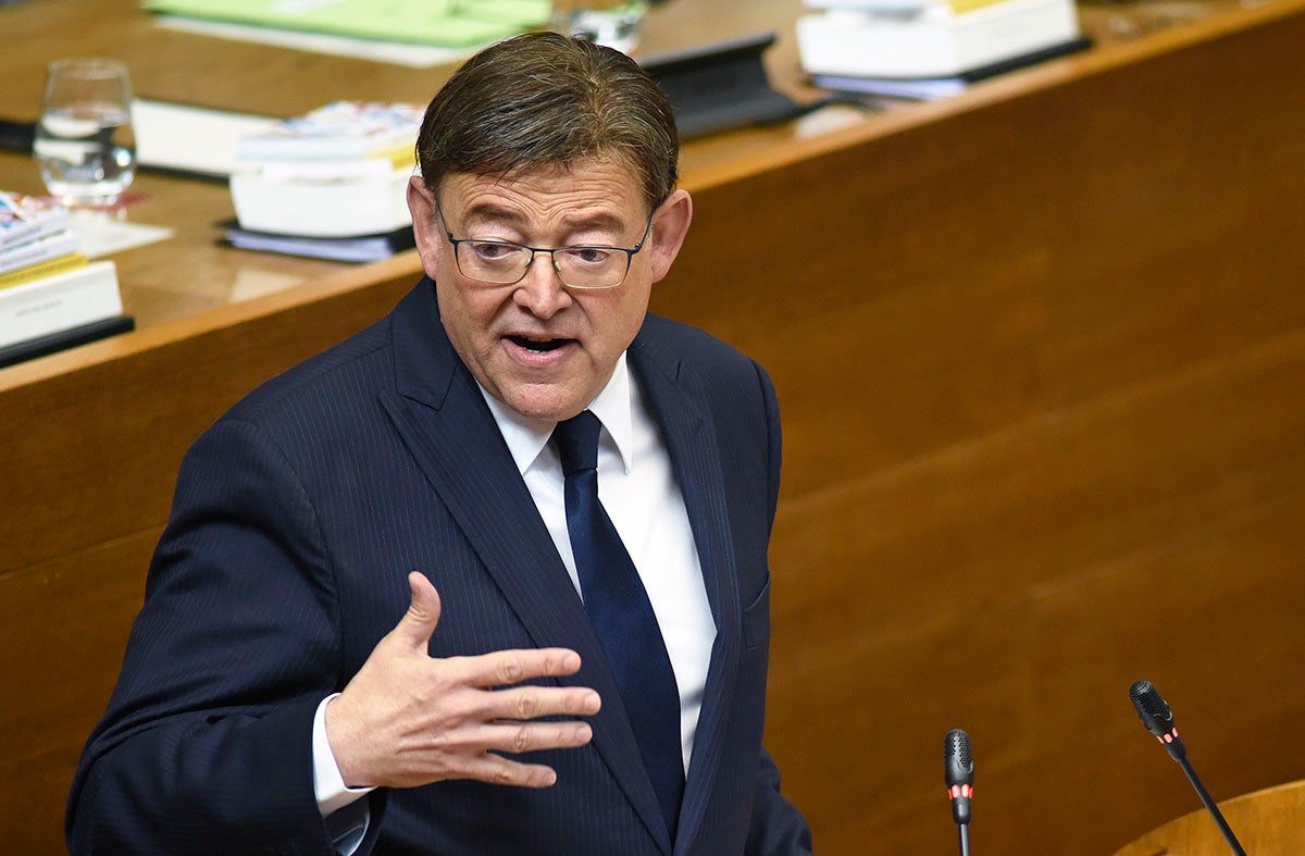 Ximo Puig va ser investit president amb els 52 vots favorables del Botànic. / DANIEL GARCÍA-SALA