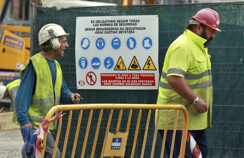 El cost salarial va caure tres dècimes mentre que el cost laboral, excloent pagaments extraordinaris i retards, va augmentar un 0,3%. / ACN 