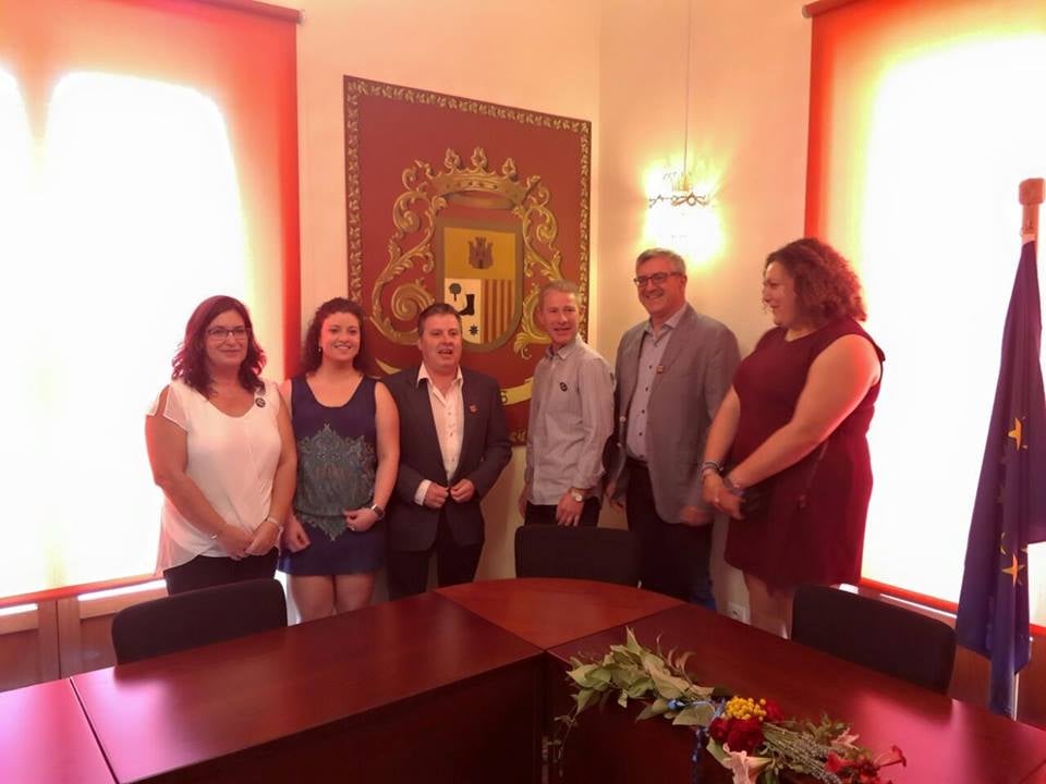 Els regidors del PP van protestar per les hores en què es va realitzar el ple d'investidura i no van acudir a la sessió. / AUNTAMENT D'AGRES