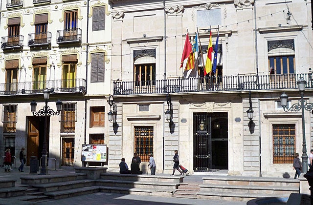 La subcomissió bilateral del PSPV i Compromís dona resposta als fets ocorreguts a Oliva –on les relacions entre valencianistes i socialistes són tenses– i a Sueca –on el candidat socialista ha signat un acord de govern amb el PPCV i Ciutadans–. / COMPROMÍS PER SUECA