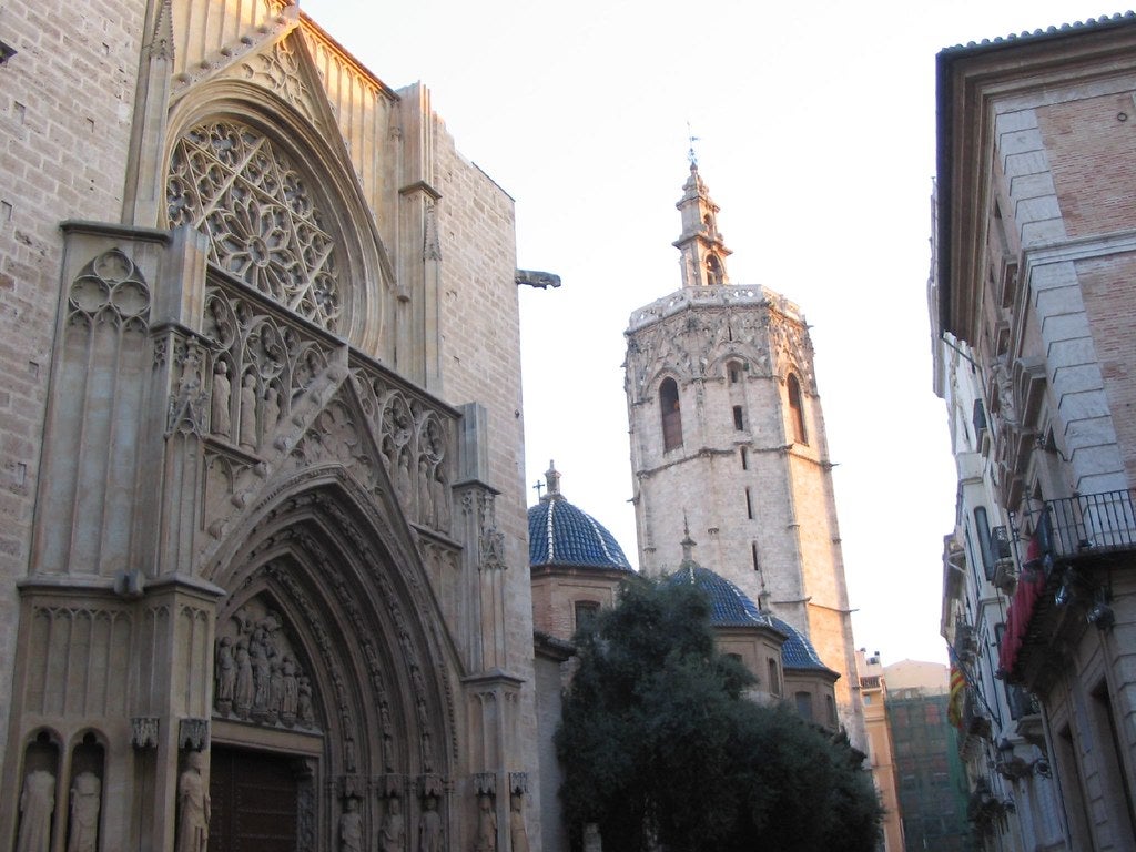 El recorregut començarà a la plaça de la Mare de Déu, als peus de la font de les huit séquies del Túria. Des d'allà es donarà el tret d'eixida a la ruta. / RAMONBAILE