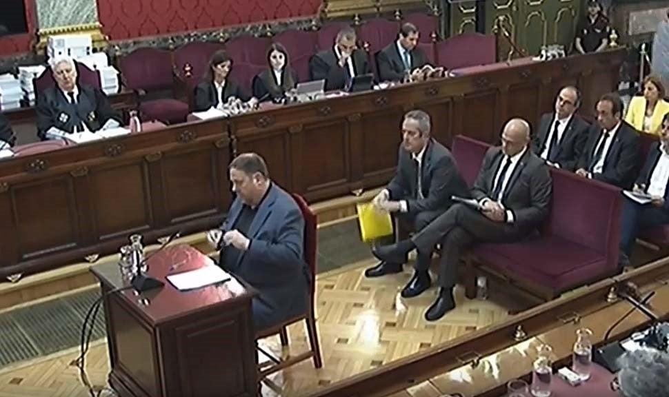 En acabar el judici, tots els polítics presos –a excepció d'Oriol Junqueras i Raül Romeva– van sol·licitar que els deixaren lliures fins a conéixer la decisió del tribunal./ SENYAL DE TV DEL SUPREM