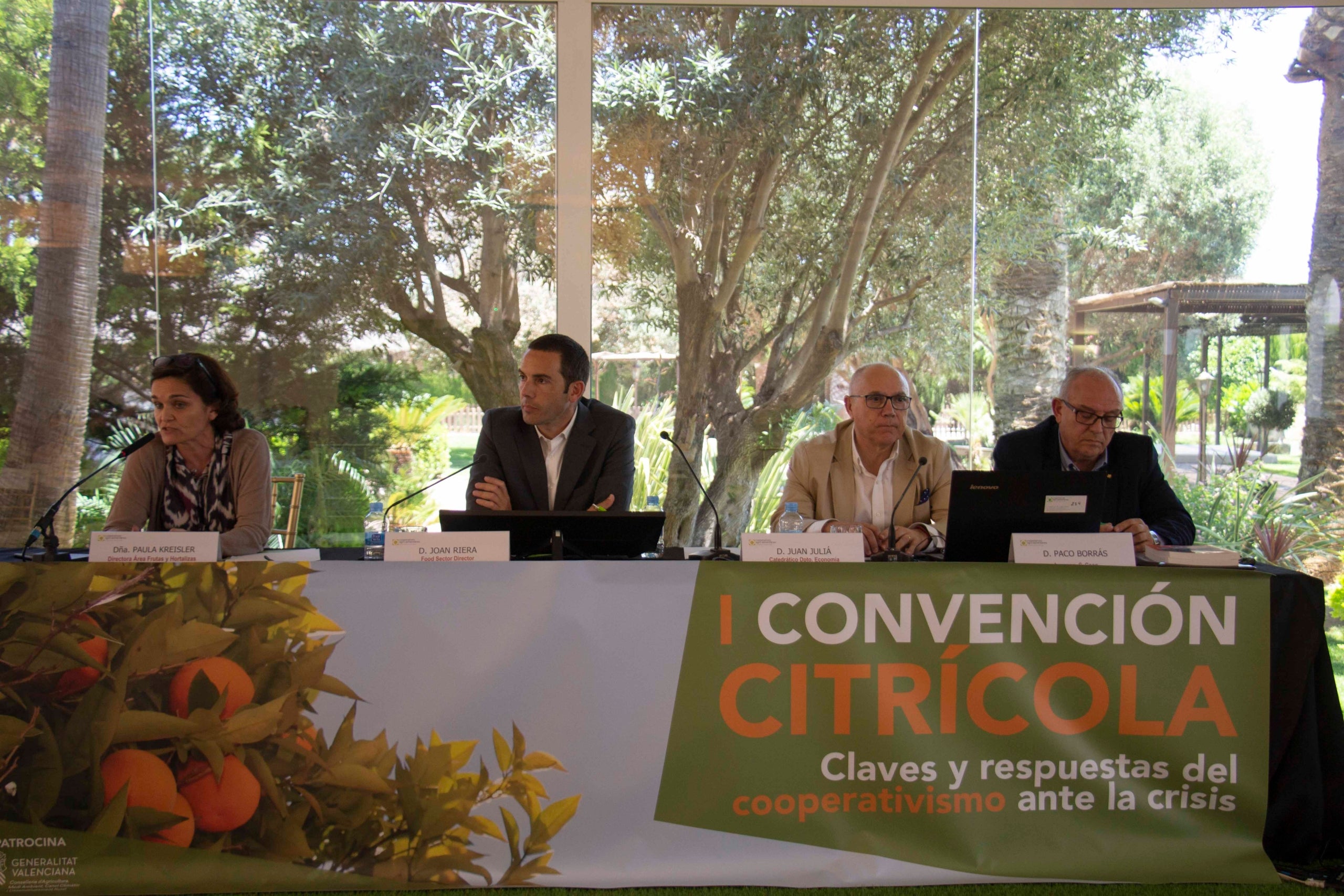 Vora 150 persones assisteixen a la convenció citrícola celebrada a l'Alcúdia. / COOPERATIVES AGRO-ALIMENTÀRIES