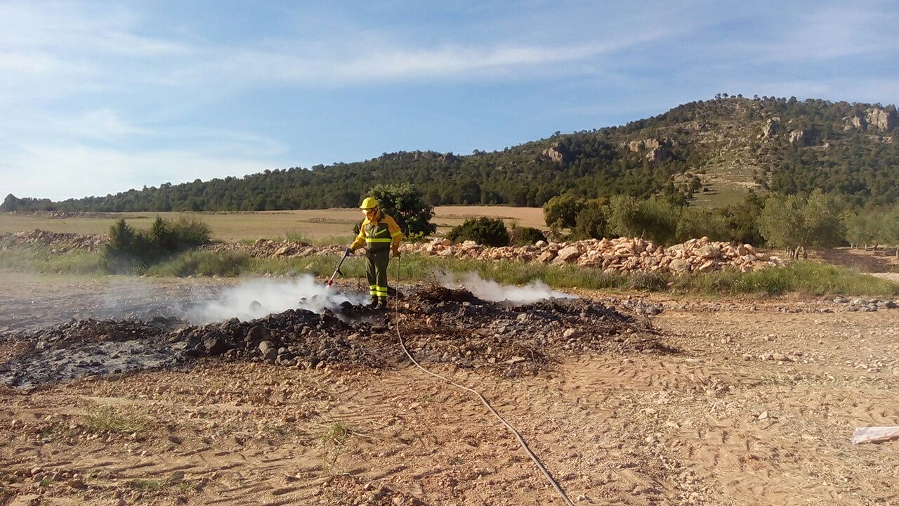 S'entén per 'cremes agrícoles' les de marges de cultiu o de restes agrícoles o forestals, així com la crema de canyars, canyissars o matolls. / GVA