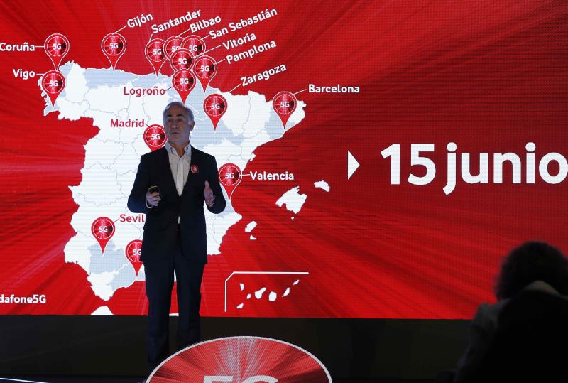 El president de Vodafone a l'estat espanyol, Antonio Coimbra, ha presentat aquest dilluns els serveis 5G de la companyia. / EFE