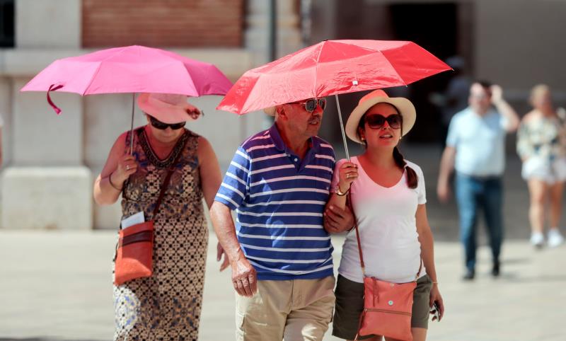 Aquest diumenge ha estat marcat per les altes temperatures a tot el País Valencià. / EFE