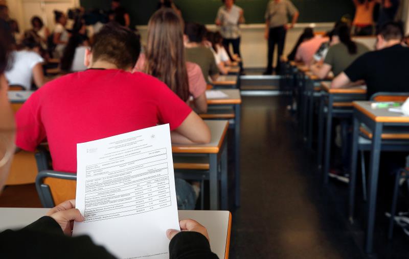 La titulació amb la nota de tall més elevada de les universitats públiques del País Valencià per al curs 2019-2020 és el grau en Medicina, amb 13,018 punts en la Universitat de València (UV). / EFE