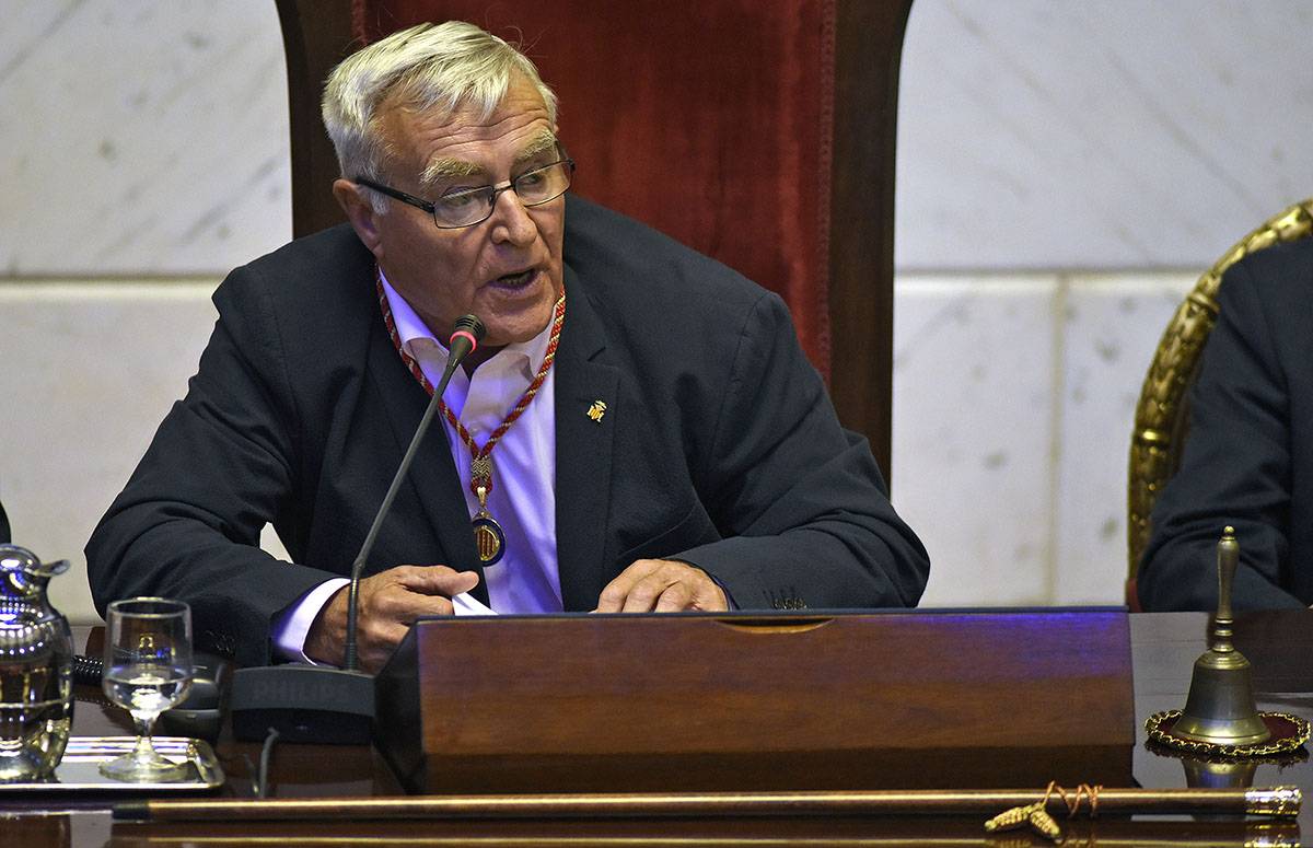 Ribó afirma que la taxa podria contribuir a millorar els serveis municipals, com la neteja, la seguretat o la mobilitat. / DANIEL GARCÍA-SALA