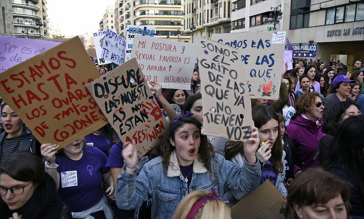 Un home ha sigut detingut al Perellonet per agredir amb un martell i un tornavís la seua parella, una dona que ha resultat ferida de gravetat. Imatge d'arxiu. / DANIEL GARCÍA-SALA