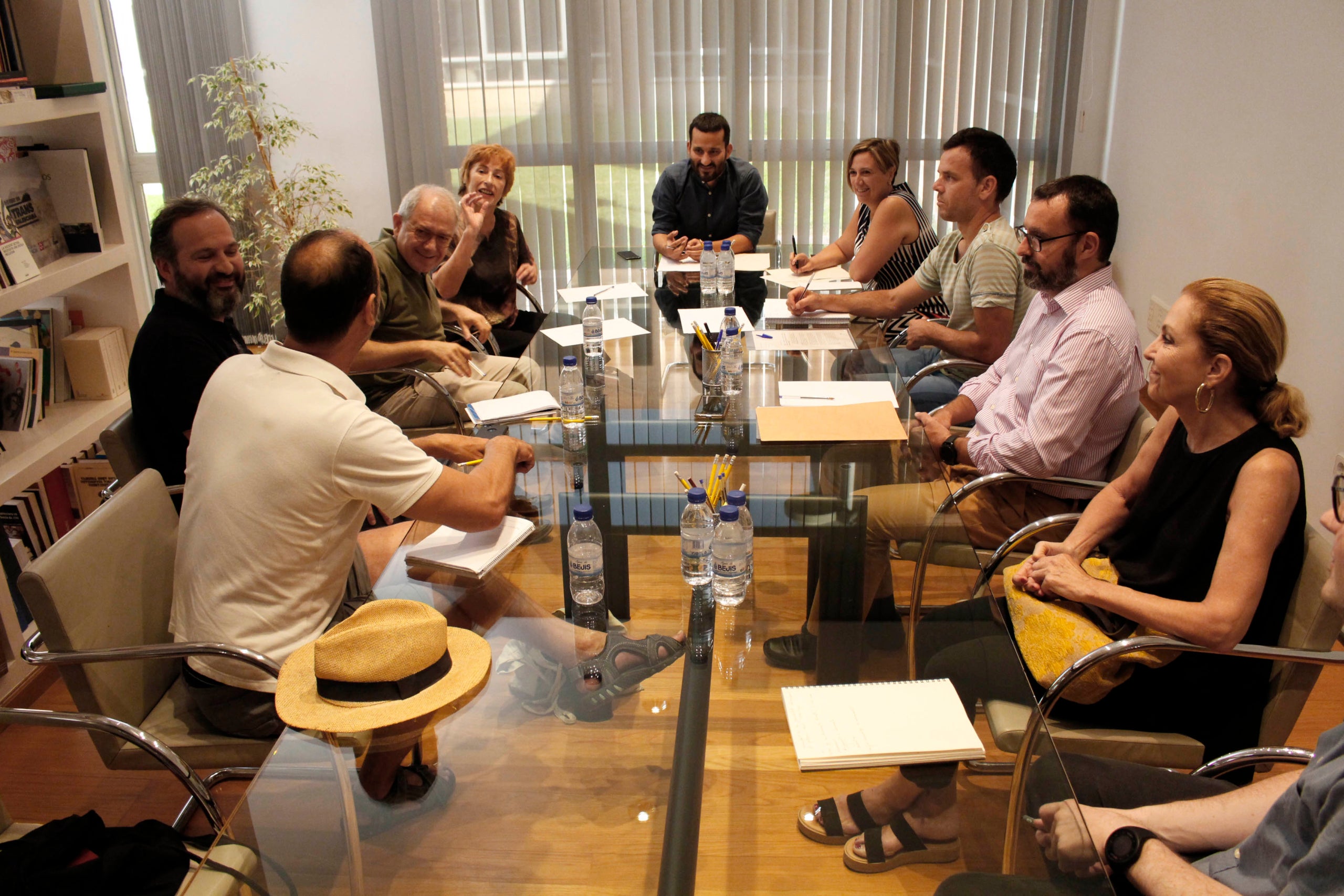 Vicent Marzà es reuneix amb els representants de les sales de cinema i teatre. / GENERALITAT