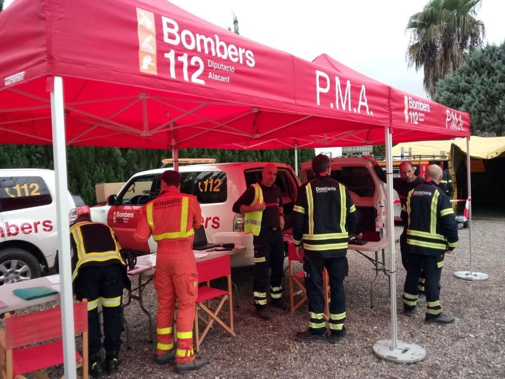 Els Bombers de la Diputació d'Alacant han donat per estabilitzat l'incendi a les 13.00h i l'han aconseguit controlar a les 15.00h. Imatge d'arxiu. / Bombers d'Alacant