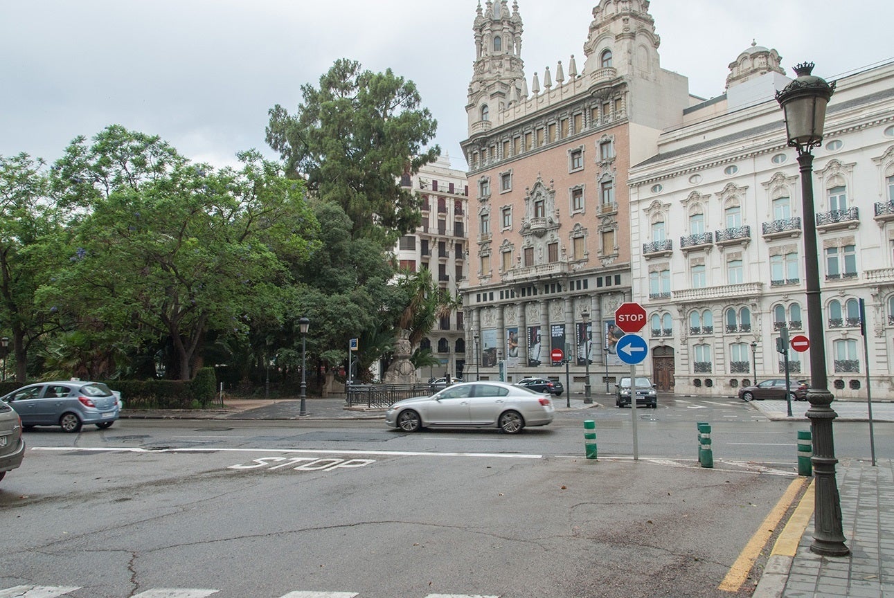 Les vendes de cotxes dièsel van caure un 35% fins al juny, i les de gasolina, un 2%. Pel que fa als vehicles elèctrics, de moment representen el 0,3% de les matriculacions al País Valencià; els híbrids, un 4,8%, i els híbrids a gas, un 0,1%. Imatge d'arxiu. / AJUNTAMENT DE VALÈNCIA