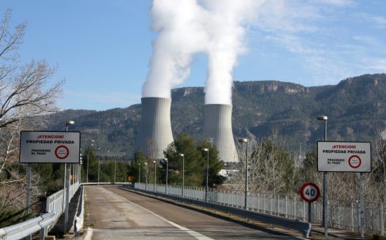 Tanquem Cofrents assegura que la central 'ja està en unes condicions pèssimes, amb avaries contínues', i denuncia que prolongar el seu funcionament 'suposa augmentar exponencialment el risc de greu accident que afectaria tota la ciutadania valenciana'. / JOSÉ SOLER, ACN