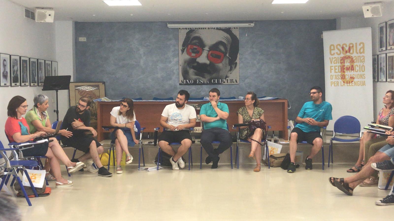 A la reunió han assistit més de 60 membres de les coordinadores comarcals. / ESCOLA VALENCIANA