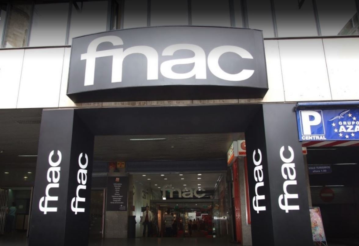 UGT denuncia que l'establiment obria una vegada finalitzat el període d'obertura de diumenges i festius. / FNAC