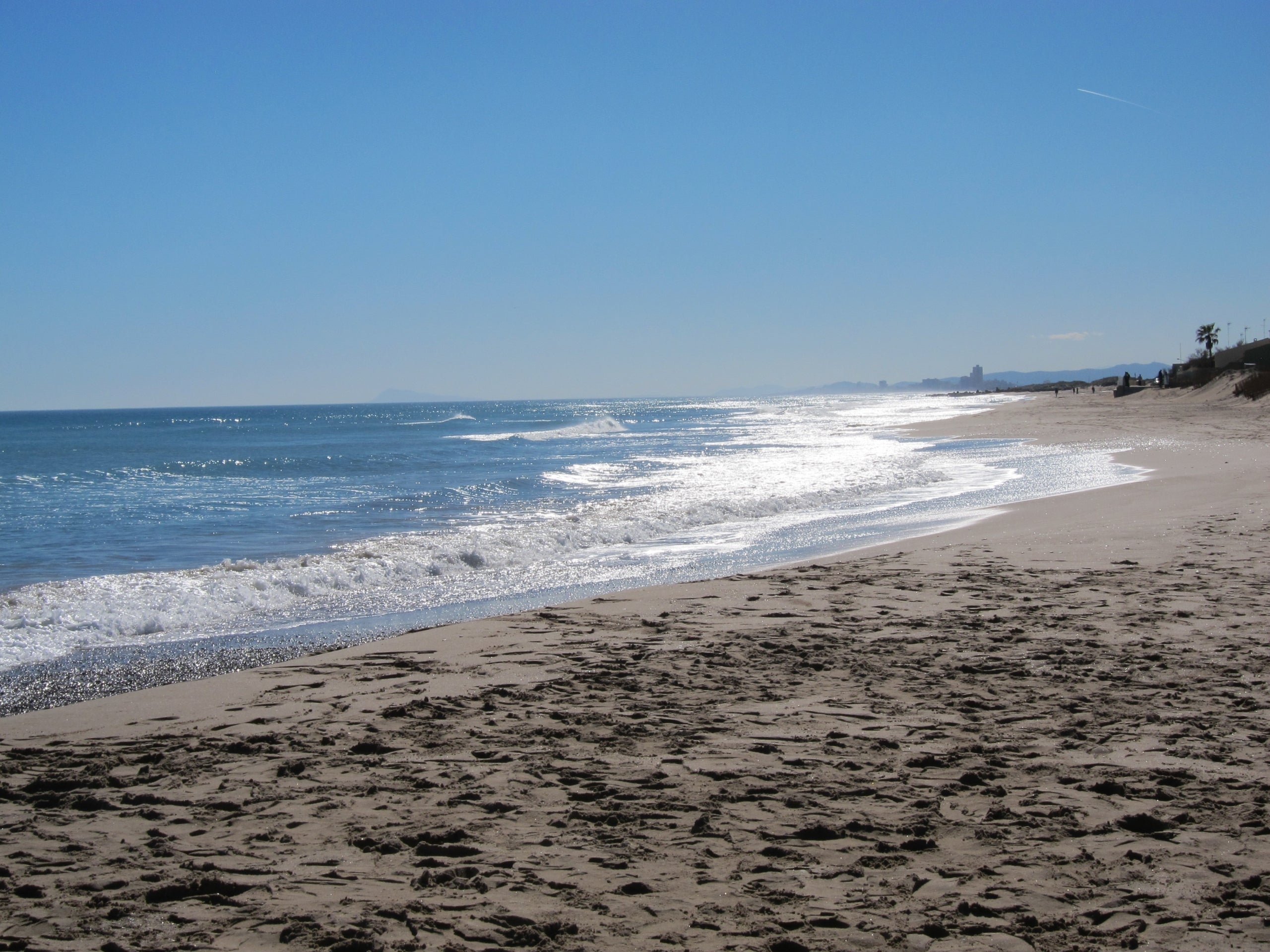 La longitud d'actuació és de 7.100 metres de platja entre l'últim espigó de Pinedo i la Gola del Pujol. / EUROPA PRESS