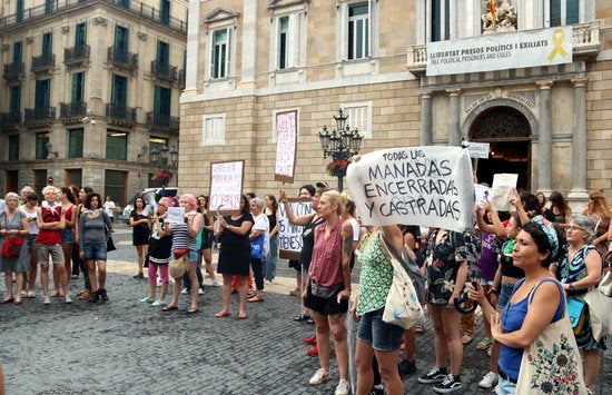 El jutge considera que hi ha risc de fugida dels acusats tenint en compte que s'enfronten a una pena que podria arribar als 15 anys de presó. / POL SOLÀ, ACN