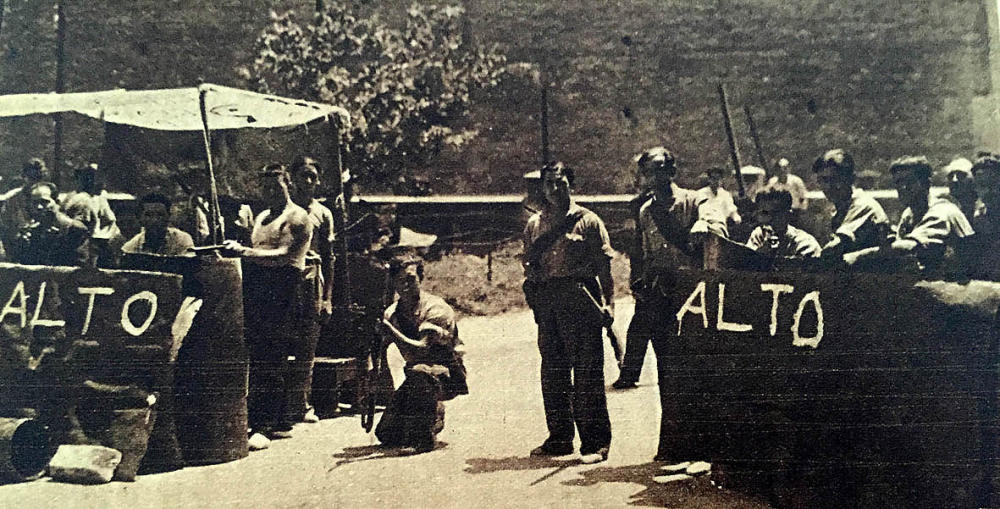 El colp d'estat contra la República del 18 de juliol de 1936 fracassà al País Valencià. Els militars sediciosos foren vençuts. Ara bé, en contestació a la rebel·lió, les milícies dels sindicats i els partits d'esquerra prengueren el carrer. No res tornaria a ser igual abans i després d'aquella fatídica data.